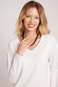 Tudors Kadın Slim Fit Dar Kesim Viskonlu Kumaş V Yaka Ekru Bluz