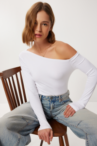 Lovelyİstanbul Açık Omuzlu Büzgülü Örme Bluz LUB0269 BEYAZ
