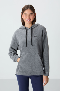 Серо-меланжевый толстый мягкий текстурированный худи оверсайз с вышивкой для женщин - 97292