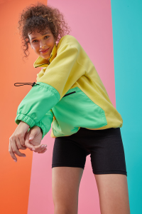 Лимонный свитшот с коротким замком на молнии и сборкой по краю, оверсайз для женщин - 97238.