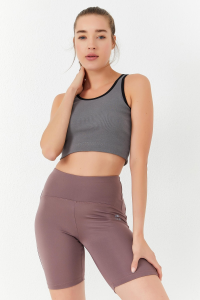 Футболка без рукавов с узким кроем и U-образным вырезом для женщин от Çağla Basic - 97162.