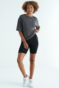 Темно-серая футболка с коротким рукавом и оверсайз кроем, с деталями печати - 9726.