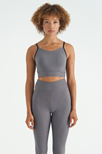 Темно-серый бюстгальтер с перекрестными деталями и логотипом, облегающего кроя - 972740
