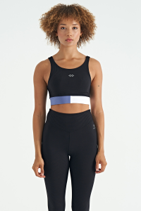 Чёрный бюстгальтер с блочным логотипом и узким кроем - 972750