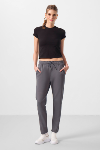 Темно-серые мягкие текстурированные женские брюки с скрытой молнией и зауженными штанинами - 94668