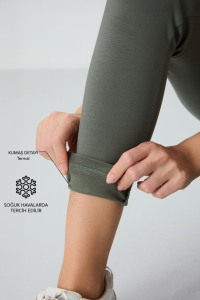 Это текст на турецком языке, описывающий товар. В переводе на русский он звучит как: "Женские леггинсы с высокой талией, термальные, Slim Fit, узкие - 94577".