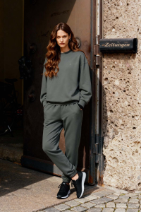 Костюм для женщин из хлопка Oversize с круглым вырезом и резинками на штанинах - 952871.