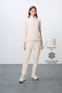 Бежевый толстый мягкотканевый джемпер с высоким воротником, оверсайз, с вышивкой - женский спортивный костюм - 953391.