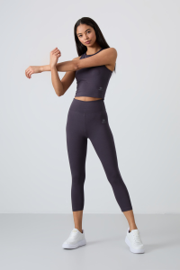 Антрацитовые брюки капри с высокой талией и топ-майка slim fit для женщин - 952843.