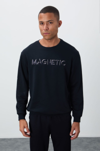 Темно-синий свитшот с вышивкой на круглом вырезе, свободного кроя, с внутренним флисовым слоем для мужчин - 88020.