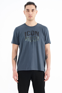 Футболка мужская стандартного кроя с круглым воротником и принтом "Лесной зеленый" - 88174