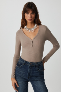 GRIMELANGE Kalanı Kadın Uzun Kollu V Yaka Patlı Düğmeli Vizon Bluz