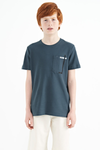 Футболка для мальчиков стандартного кроя с круглой горловиной и карманами в цвете «лесной зелень» - 11120.